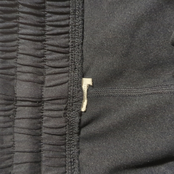 Fabletics Beckham Capris Black Teal Size Medium - Picture 4 of 8